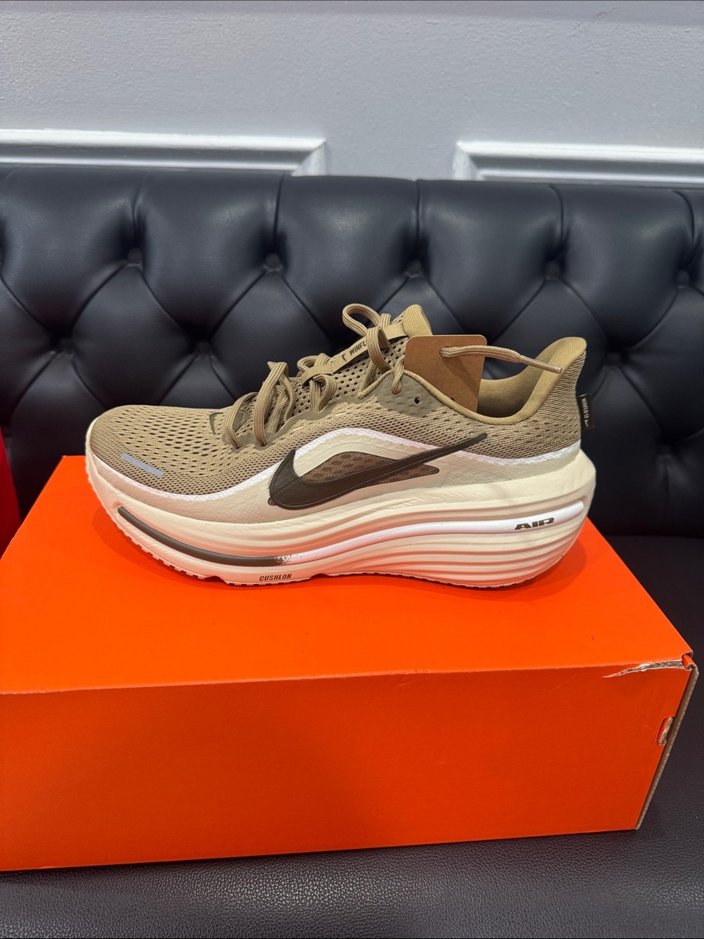 Nike Men’s Tan/Brown Cushioned Running Sneaker